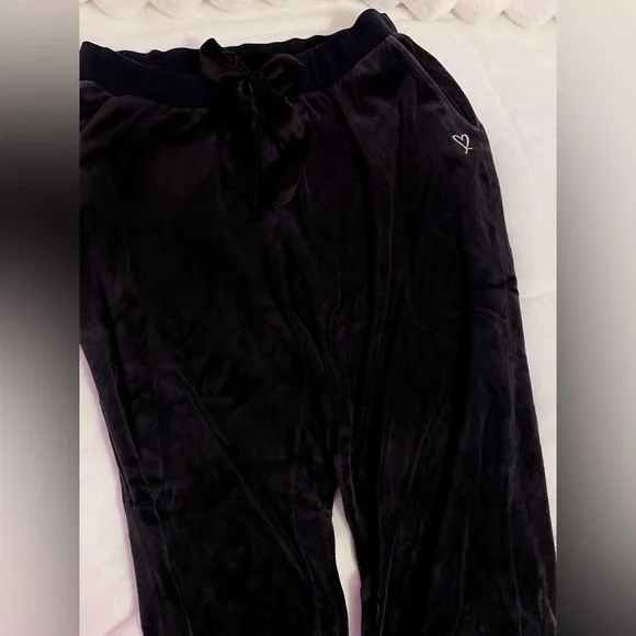 Victoria’s Secret rare velvet pj set ᥫ᭡.